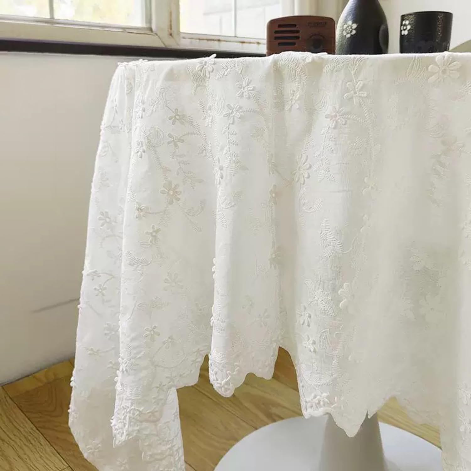JE JOUE Beige Floral Embroidered Lace Tablecloth, Elegant Scalloped Edge Design, Vintage Farmhouse Style for Dining Room,Banquet, Wedding, Picnic, Kitchen, Party & Home Decor