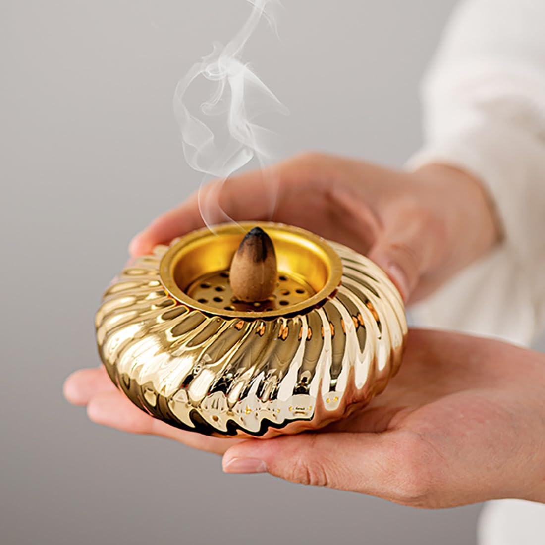 Ceramiczny uchwyt na kadzidełka w stylu europejskim, okrągły, pozłacany palnik, przenośny węgiel drzewny do dekoracji domu biura (złoty)