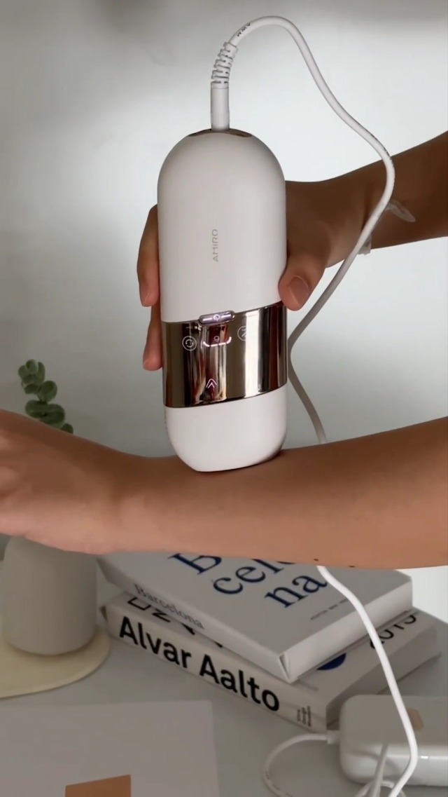 AMIRO LUMI 光美容器 IPL脱毛器 エステでも使われるIPL方式を採用した家庭用脱毛器。スタイリッシュな