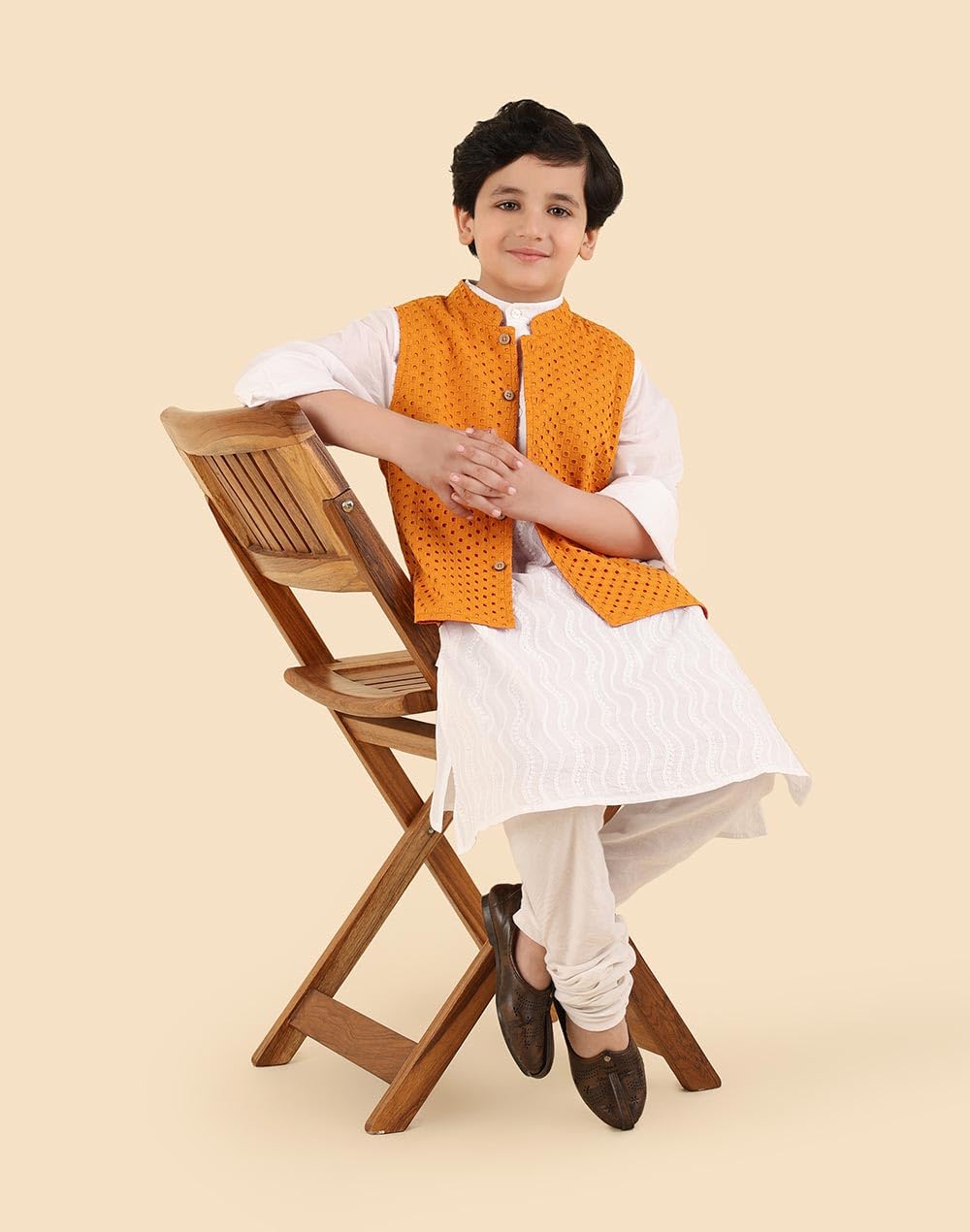 Fabindia Giacca Nehru con colletto alla coreana ricamato senape