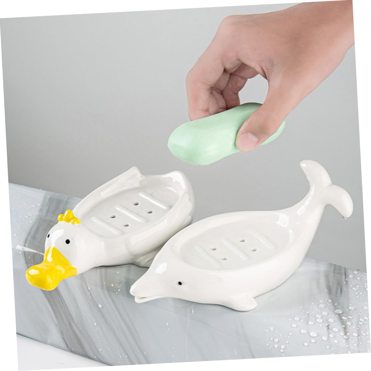 KOMBIUDA 2 Stück Keramik Seifenschale mit Niedlichem Enten Delfin Design Abtropfendes Langlebiges Badezimmer und Küchen Seifenhalter für Bad Küche Hotel und Geschenk