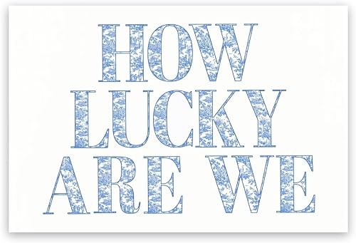 Arte de pared con texto en inglés How Lucky Are We Print, letras de canción de Grandmillennial, decoración de pared, póster retro azul floral