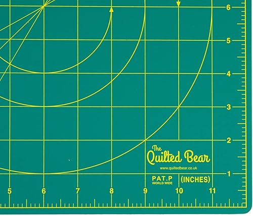 Miniatura 2 de The Quilted Bear Alfombrilla de corte giratoria de 360 de 12 x 12 pulgadas con regla antideslizante transparente de 4.5 x 4.5 pulgadas y cortador