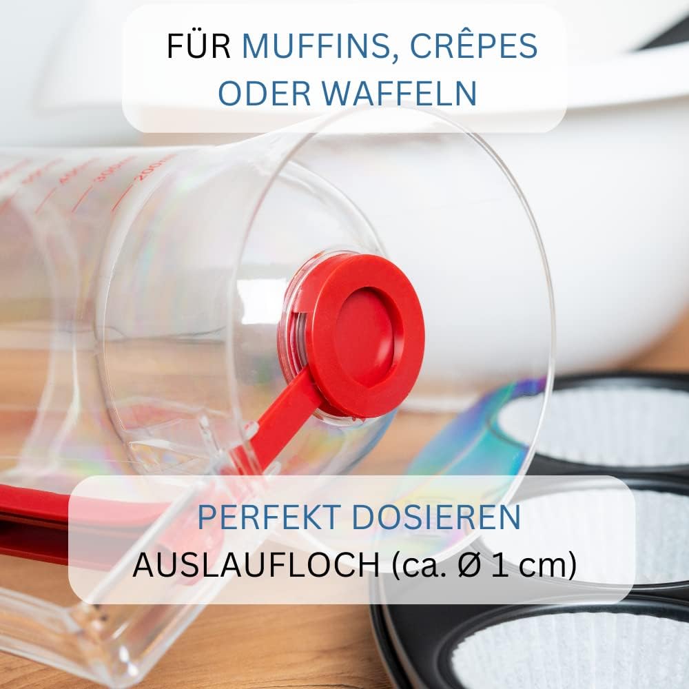Westmark Teigportionierer - Crêpes Maker mit Deckel & Skala - 900ml Volumen - ideal auch für Muffins & Waffeln - glasklarer Kunststoff - kein Teigschaber mehr nötig (rot)