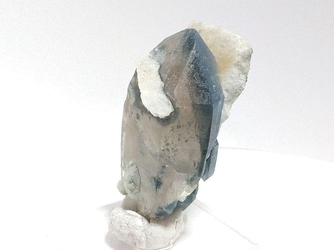 Amazon.co.jp: 鉱物標本 青水晶 リーベック閃石入り水晶