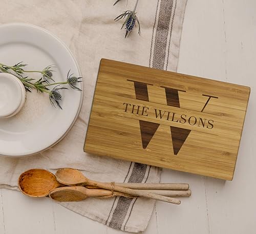 Miniatura 2 de Pequeña tabla de cortar Andaz Press de madera de bambú, grabada con láser