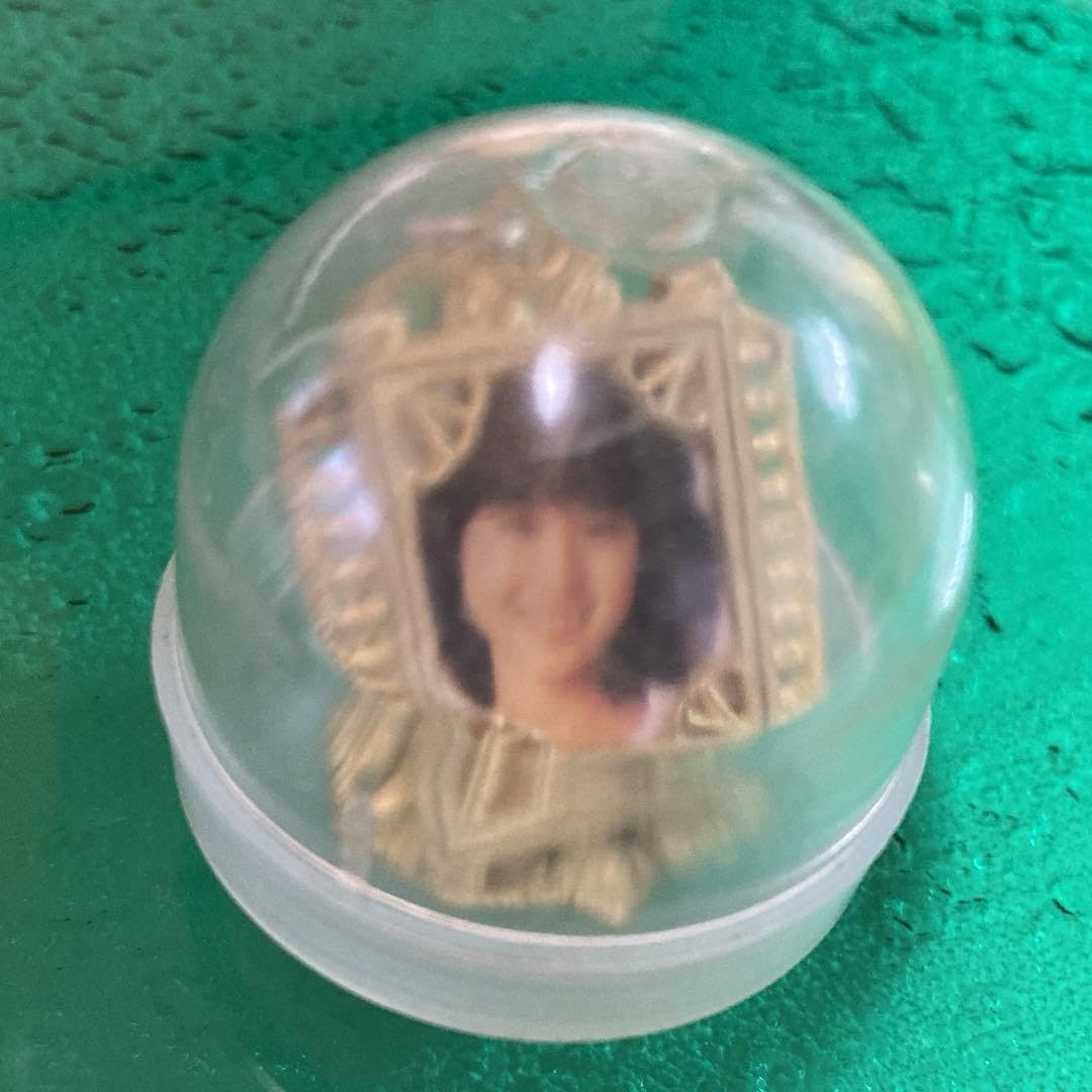 Amazon.co.jp: レア昭和当時物ガチャガチャ カプセル付き アイドル