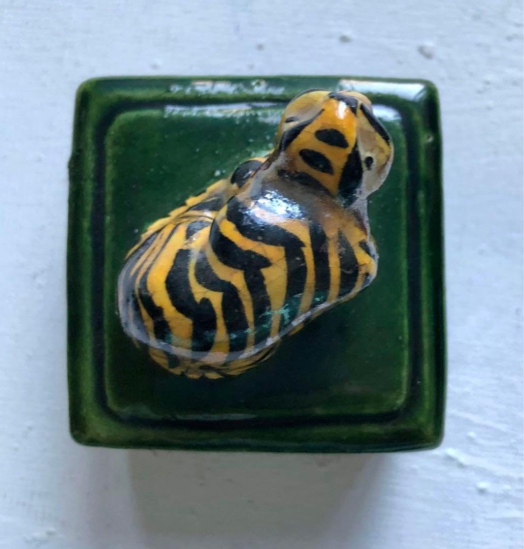 美しい古美術◆蔵から美しい飴茶色の扇の香壺、香合が出て来ました。茶道具、花道具 美しい古美術蔵から美しい飴茶色の扇の香壺、香合が出て来ました