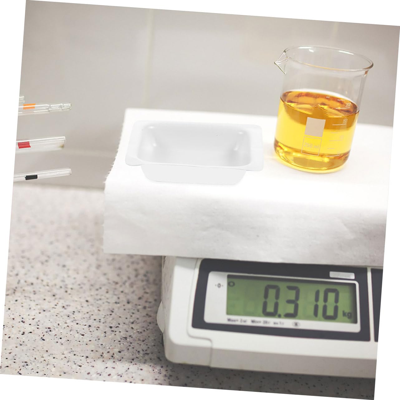 100pezzi Weighing Boats Sturdy Plastic Medium Lab Weighing Trays for Accurate Measurement of Powders and Liquids Easy to Clean and Stackable for Laboratory Use
