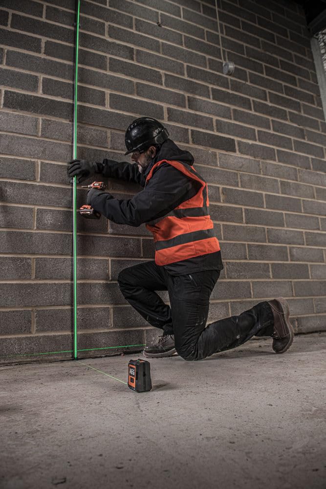 AEG Niveau Laser Croix Vert CLG220-K – Portée 20 m, Haute Visibilité, Auto-Nivelant, IP54, Support Magnétique, Pince Murale, Plaque Cible et Sac de Transport Inclus