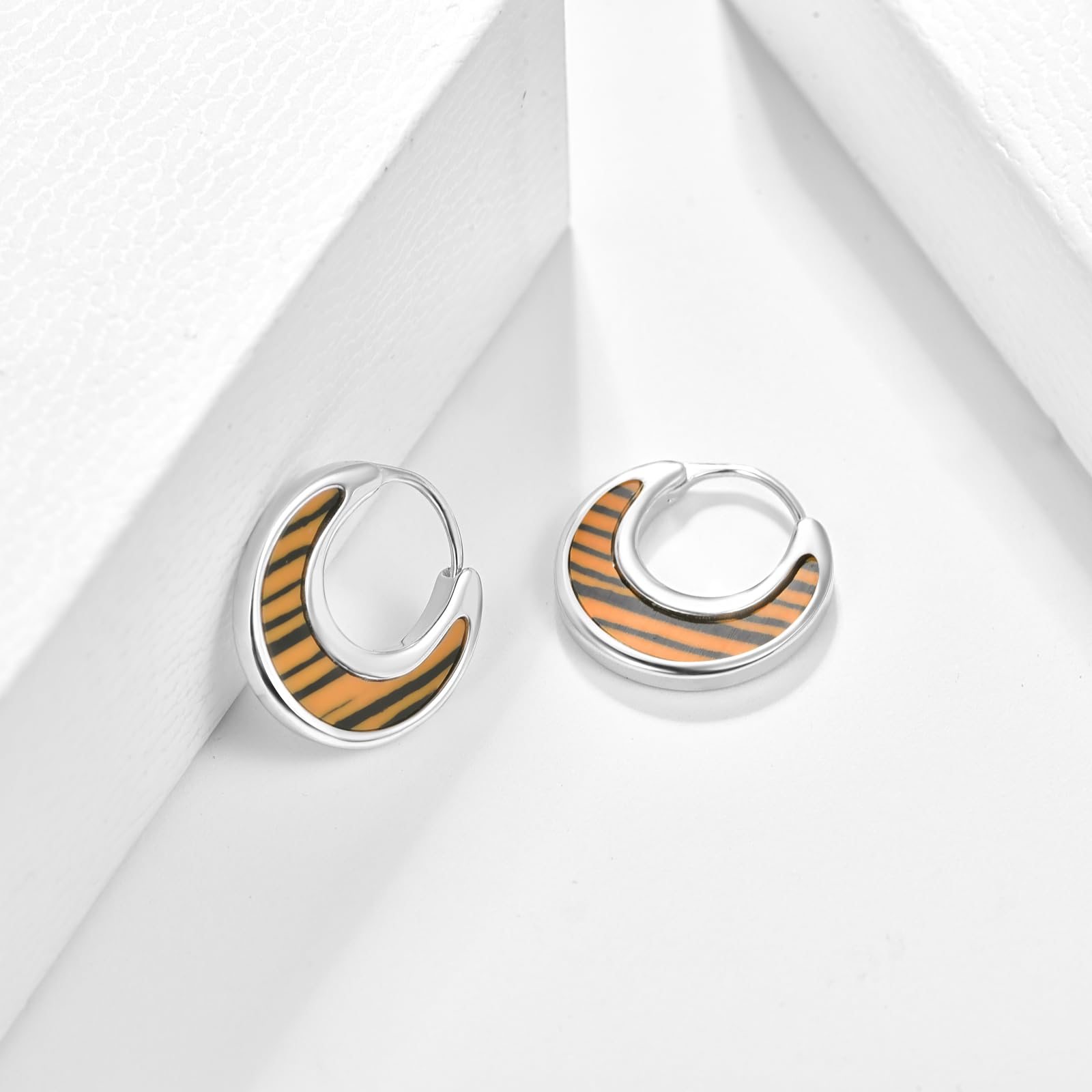 ADMETUS Pendientes de aro con patrón lateral de plata de ley 925 para hombres y mujeres, aretes de aro, joyería hipoalergénica, regalos para orejas sensibles
