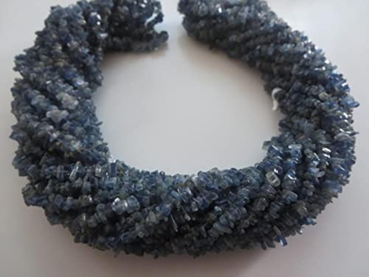 LKBEADS 86 cm naturalny cyjanit 2-3 mm wióry / nieszlifowane/frezowane koraliki z kamieni szlachetnych luźne
