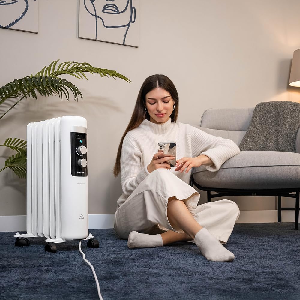 Cecotec Radiateur à huile Readywarm 750 Space White, 1500 W, chauffe jusqu'à 15 m² Thermostat réglable, technologie Heat Space, Transport facile avec Easygo. Idéal pour les petits espaces