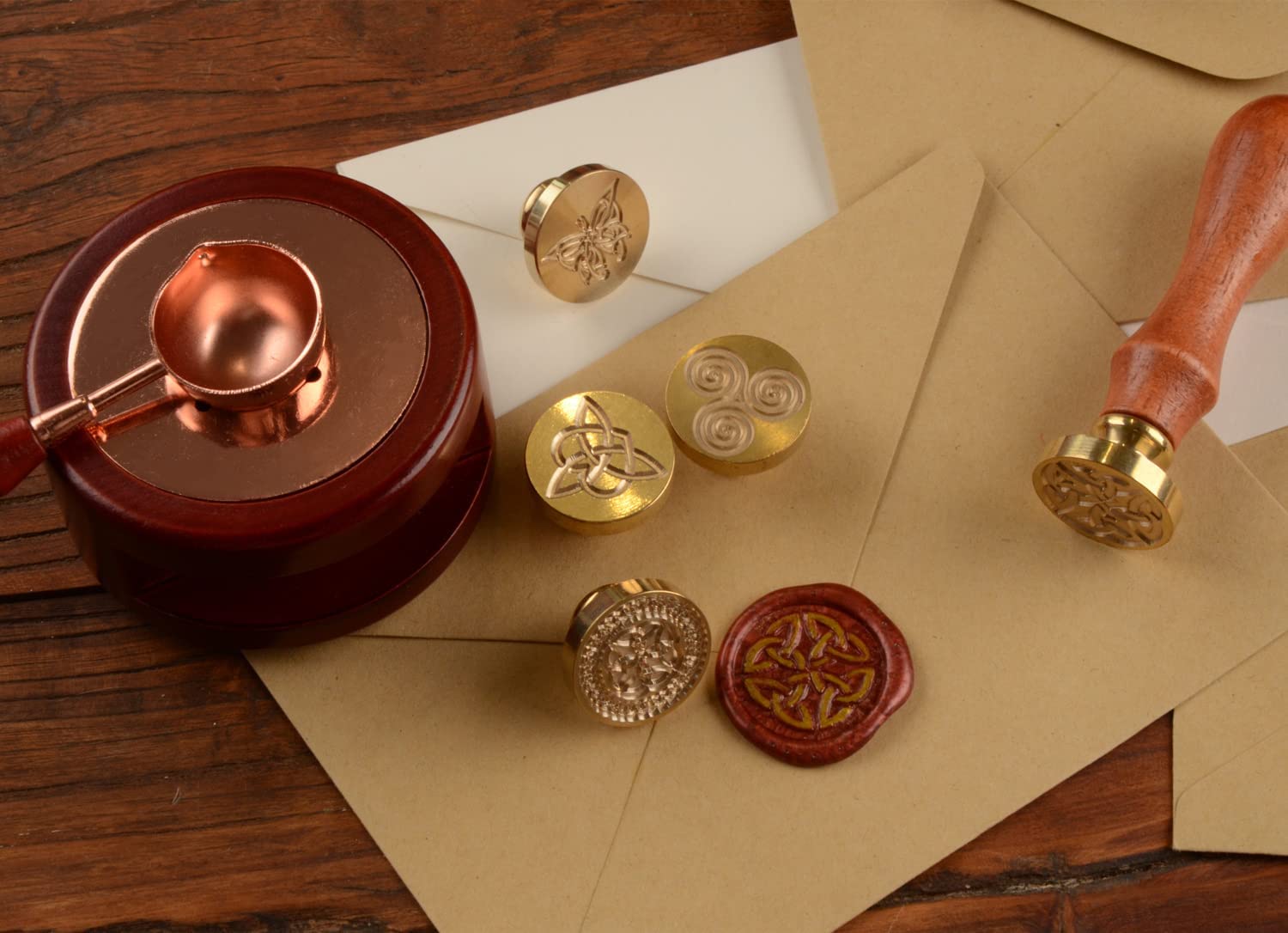Keltische knoop zegel wax stempel met 6 patronen afneembare messing kop 1 houten handvat, vertegenwoordigen eeuwig geloof, vriendschap, liefde en loyaliteit