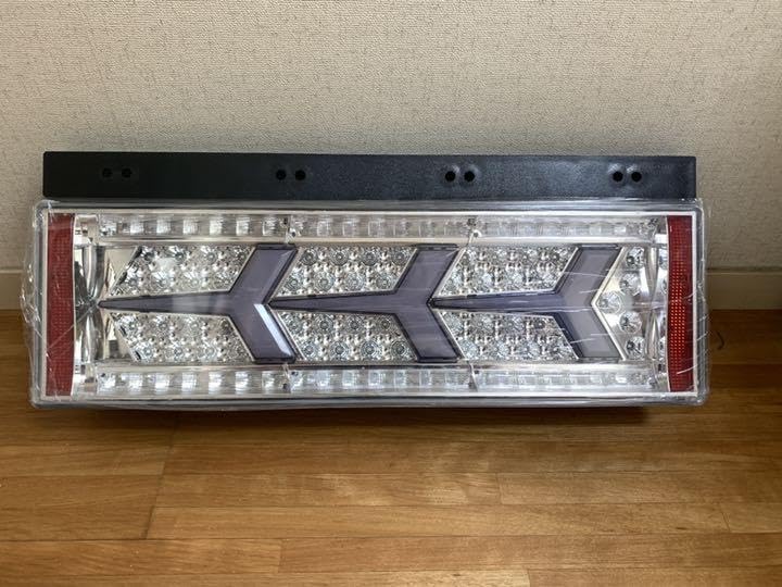 K2341【トラック24V用】ランボルギーニ風 テールレンズ トラック24vランボルギーニ風テール未使用