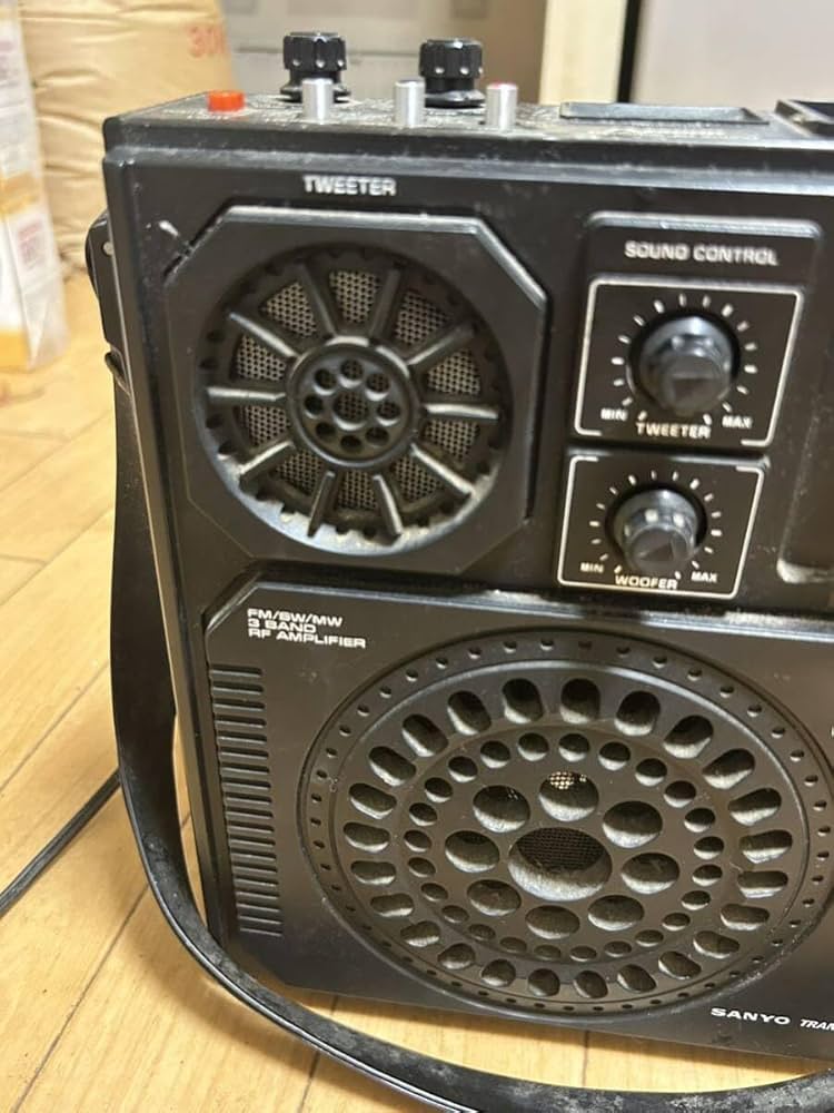 SANYO ラジオ RP7600 動作品　電源コード付　何ヶ所か整備しています SANYO ラジオ RP7600 動作品 電源コード付 何ヶ所か整備しています