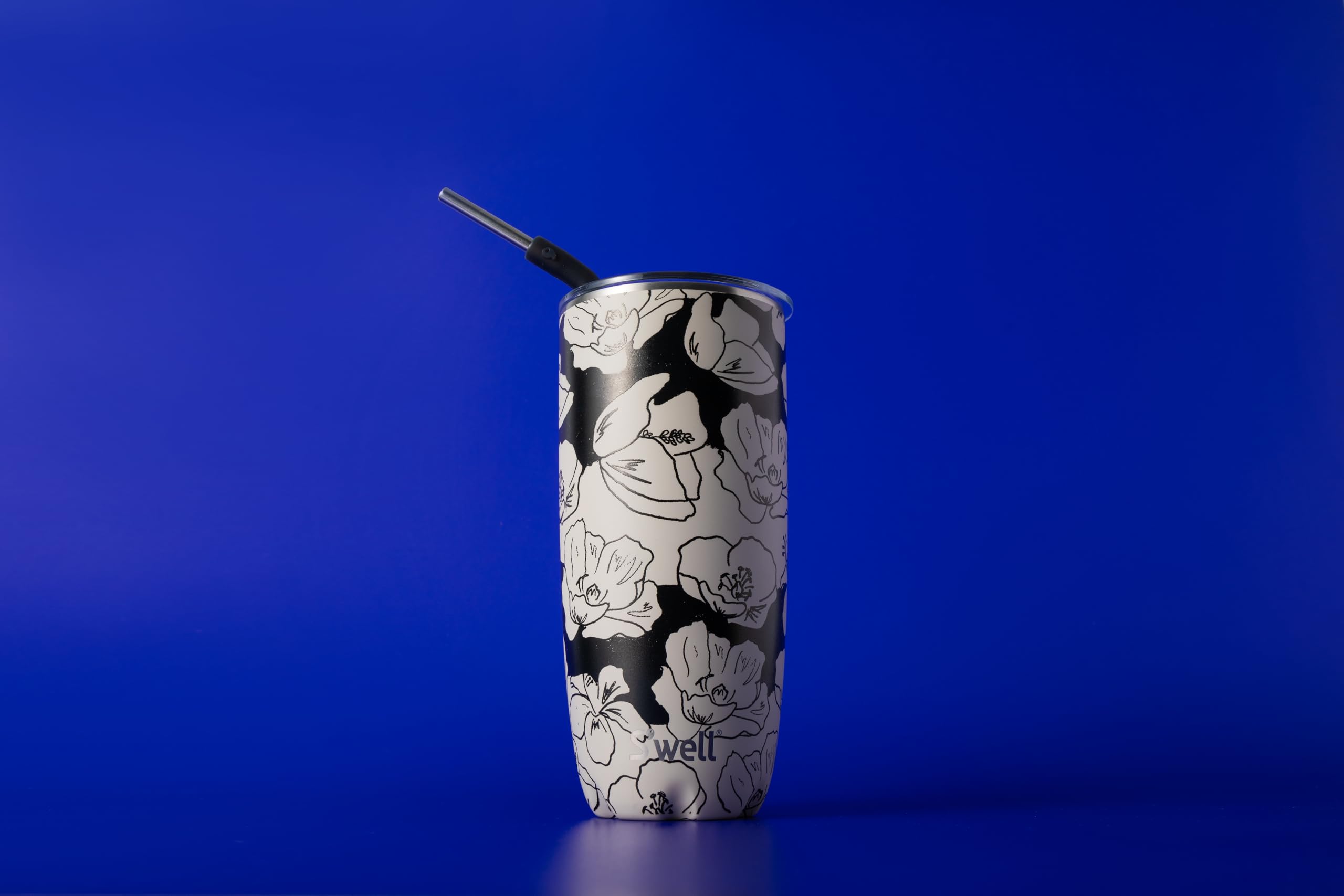 Kubek ze stali nierdzewnej S'well ze słomką i otwieraną pokrywką, 700 ml, Charcoal Bloom, trójwarstwowy pojemnik z izolacją próżniową utrzymuje napoje zimne przez 18 godzin, a gorące przez 5 godzin