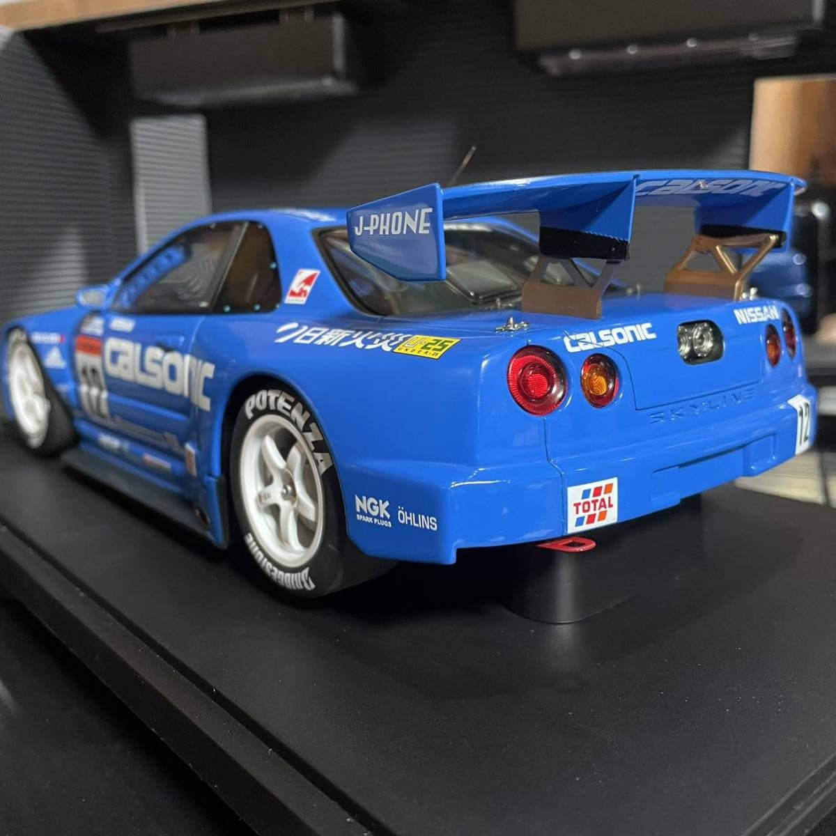 オートアート 1/18 GTR R34 JGTC 2001 s-l400.jpg
