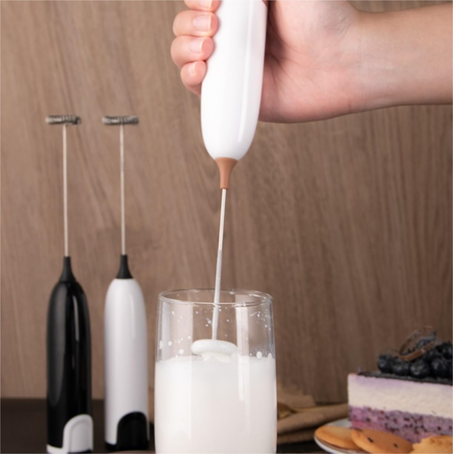 Mousseurs à Lait Fouet Matcha Mélangeur Portatif De Boisson d'acier Inoxydable De Fabricant Tenu dans La Main De Mousse avec La Tête De Fouet Parfaite pour Le Café Mousseur de Lait(White)