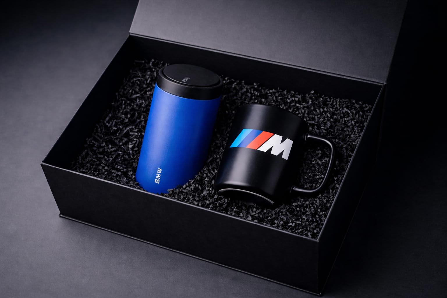 BMW M Motorsport Geschenkset Herren – Geschenkbox mit Thermobecher & Tasse – Lifestyle Auto Fan Geschenkidee Männer – hochwertiger Kaffeebecher To-Go & Keramiktasse Set - Geschenk-Set