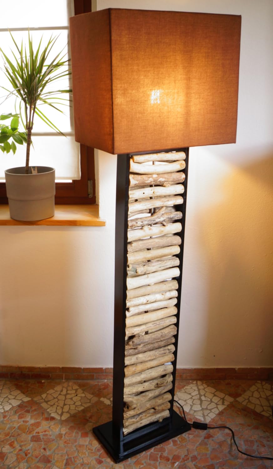 GURU SHOP Lámpara de pie hecha a mano en Bali de material natural, madera, algodón, modelo Jiska, madera flotante, 159 x 45 x 30 cm, lámparas de pie de materiales naturales