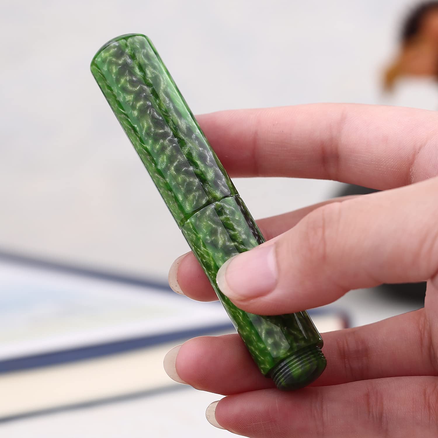 Majohn Wancai Mini stylo plume à pointe fine iridium en acrylique vert de poche avec 6 cartouches d'encre noire