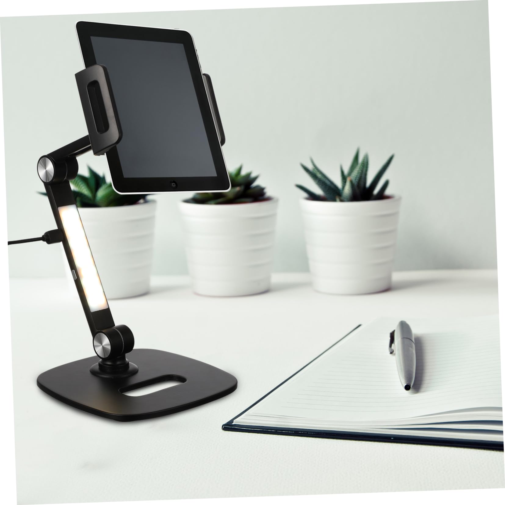 Housoutil Supporto Tablet in Alluminio Nero Regolabile Rotazione 360° | Base da Tavolo Testa Sferica e Doppio Asse, Struttura Pieghevole, LED Incluso