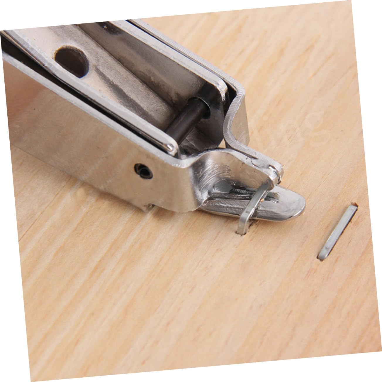 2Pc Plastic Handle Hand Held Nail Puller Tool Multi Function for DIY Repair | Metal and Plastic Build, Anti Scratch Grip, Leverage Action, Works on Door Nails and Staples