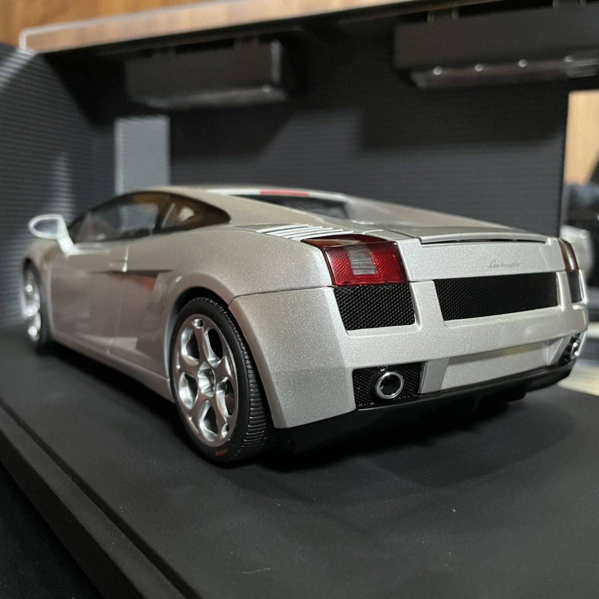 未展示品 オートアート1/18 ランボルギーニ ガヤルド 2003（シルバー） Amazon.co.jp: 未展示品 オートアート1/18 ランボルギーニ