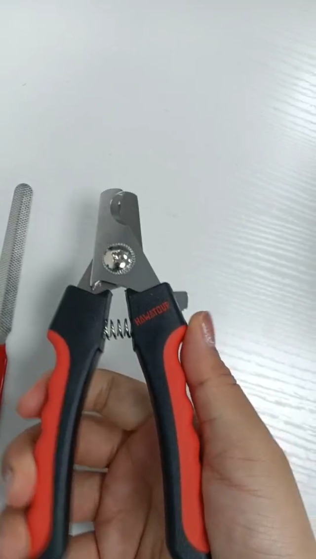 HAWATOUR Dog Nail Clippers, Classic Dog Nail Trimmers with Safety Guard to Avoid Over Cutting, Razor Sharp Blade with Nail File for Pets Large Dogs, Red - image 7