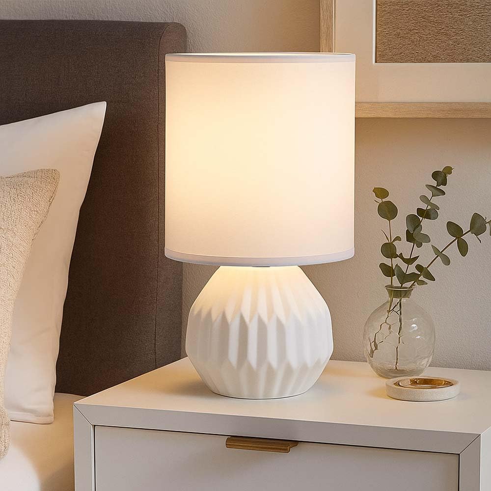 Tischlampe weiß Keramik Nachttischlampe Tischleuchte Beistelllampe Wohnzimmerlampe Textil, 1x E14, DxH 12 x 23 cm, 2er Set