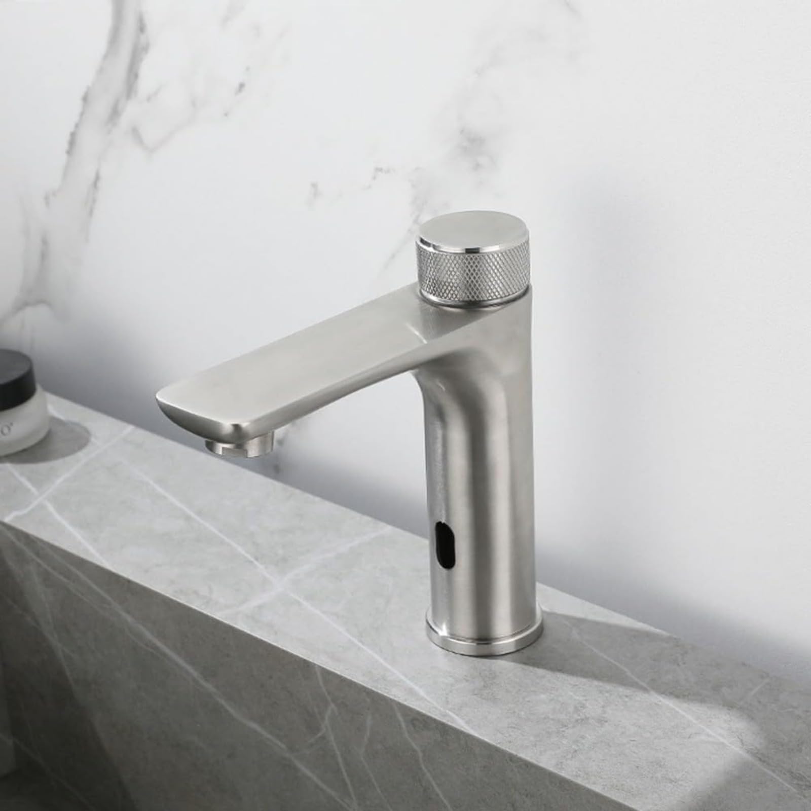 Grifo Mezclador de Agua fría y Caliente sin Contacto con Sensor infrarrojo, de Acero Inoxidable.