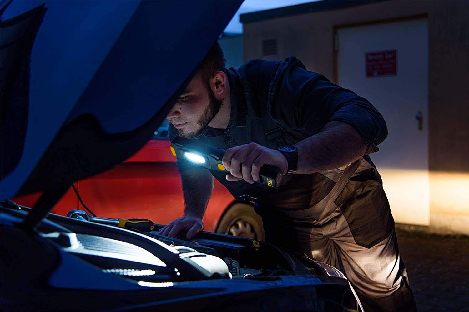 ALAMO: Worklight + torcia ricaricabile LED con ganci e calamita. Base orientabile.