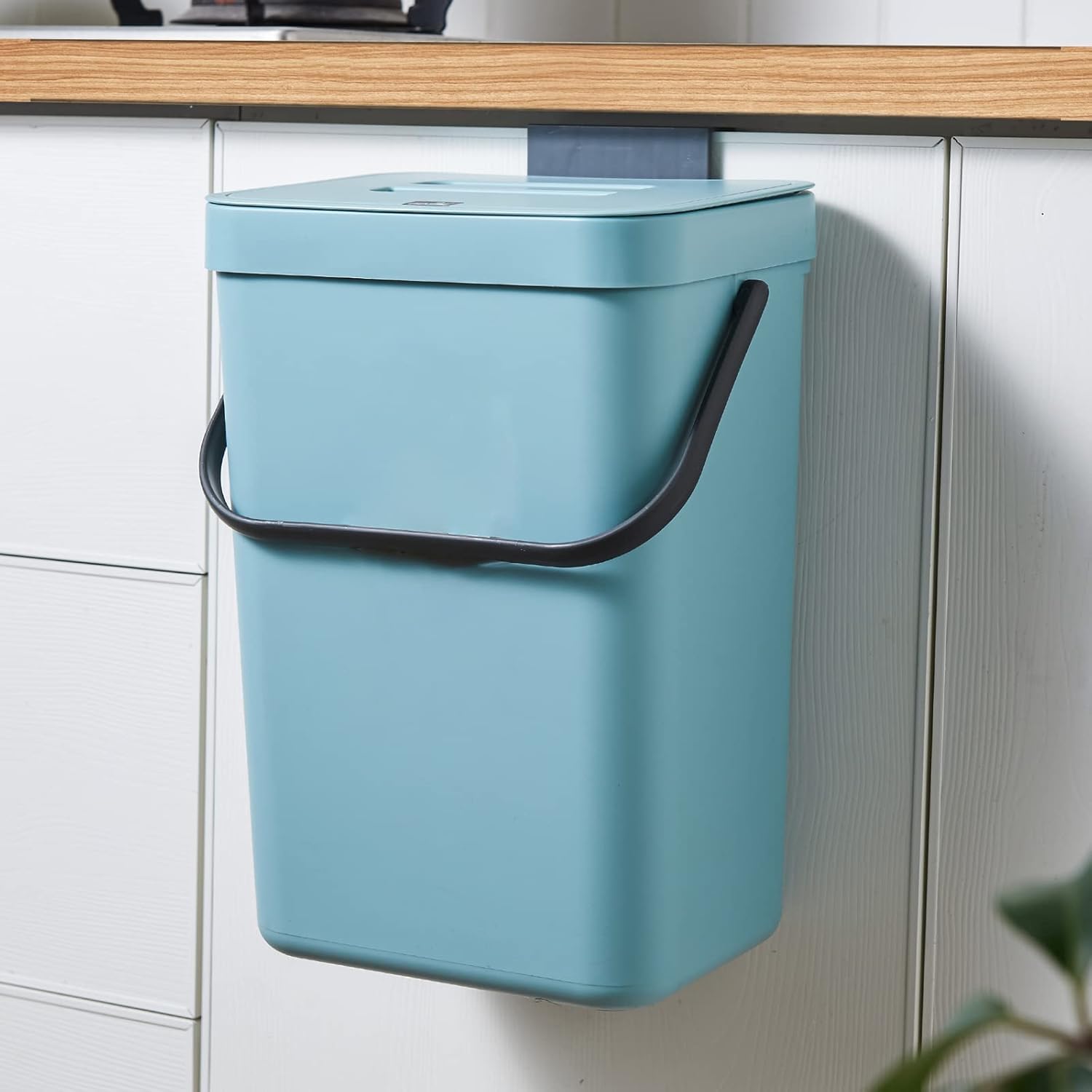 Hanging Trash Can with Lid, 7L Plastic Hanging Kitchen Bin Cupboard Bin for Cabinet Door, Kitchen Under Sink, Wall Mounted Waste Bin for Bathroom