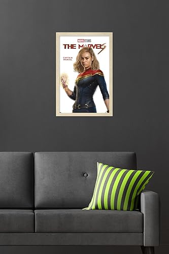 Miniatura 73 de Trends International Marvel The Marvels - Póster de pared de la serie Captain Marvel Feature Series, 22.37 x 34.00 pulgadas, versión enmarcada