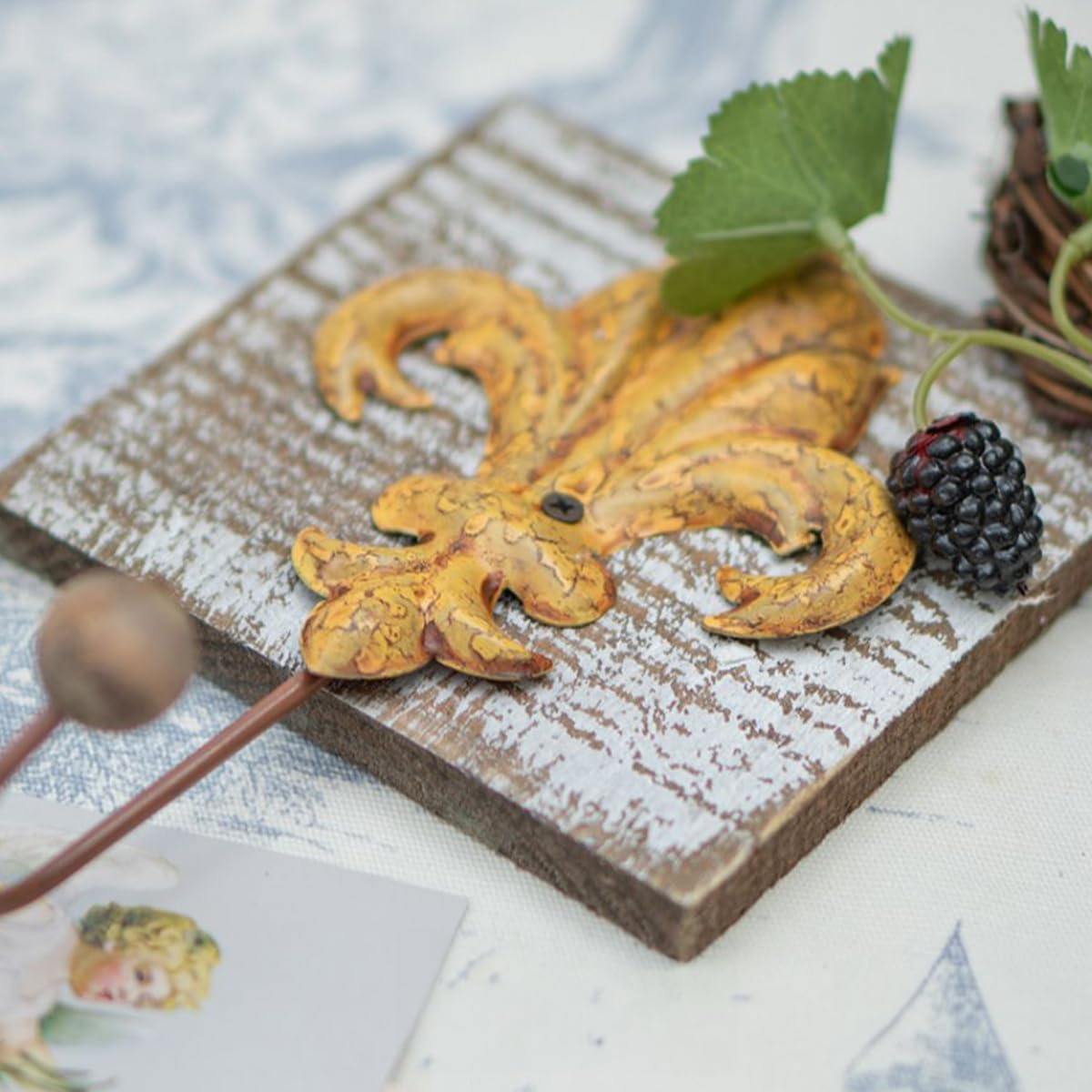 Toallero 4 Piezas Ganchos de Pared Ganchos para Abrigos Lirio Rústico Ganchos para Abrigos de Hierro de Madera Ganchos para Toallas de Casa de Campo Decoración de Pared Shabby Chic Ganchos