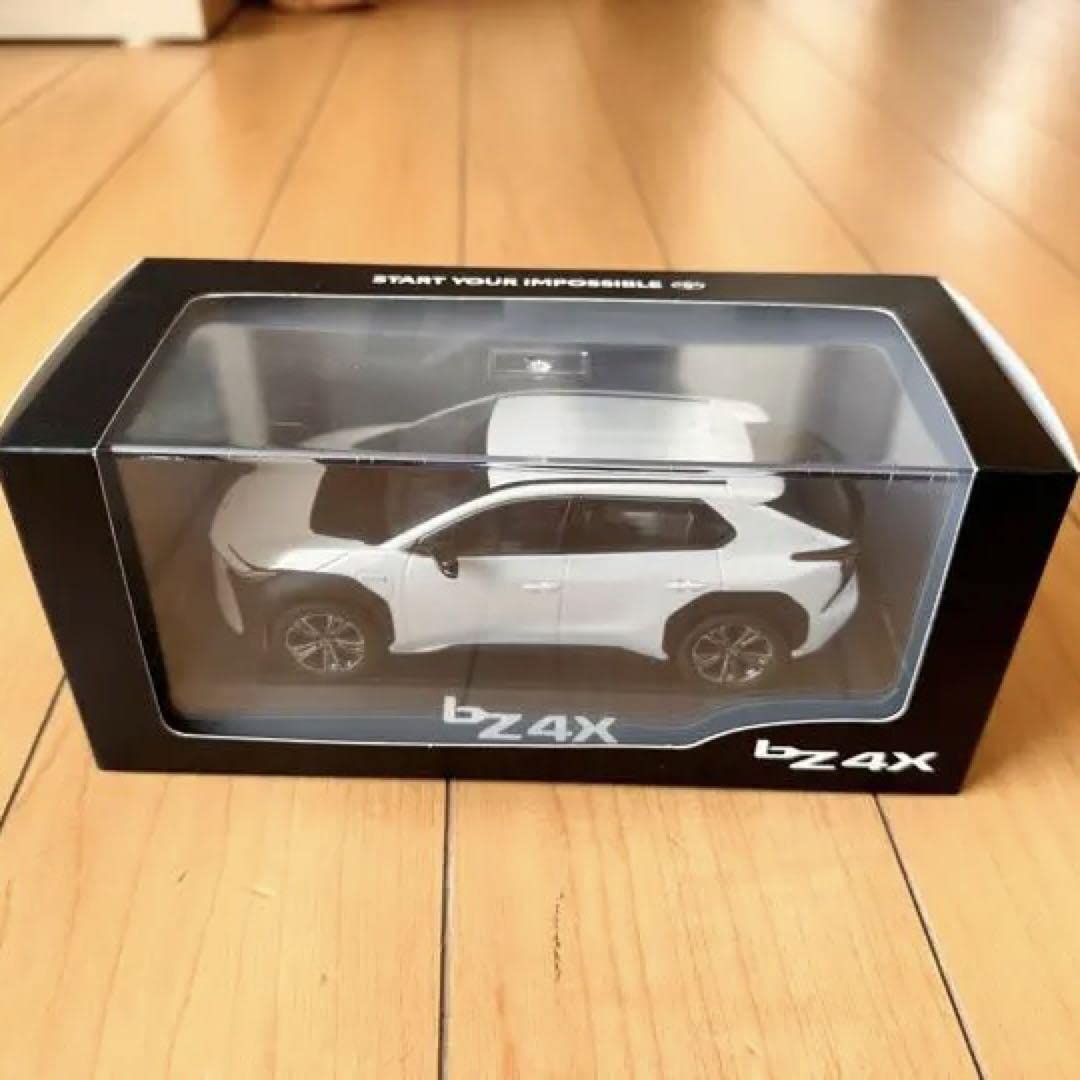 Amazon | TOYOTA 新型bz4x C-HR 2台セット ミニカー カラーサンプル