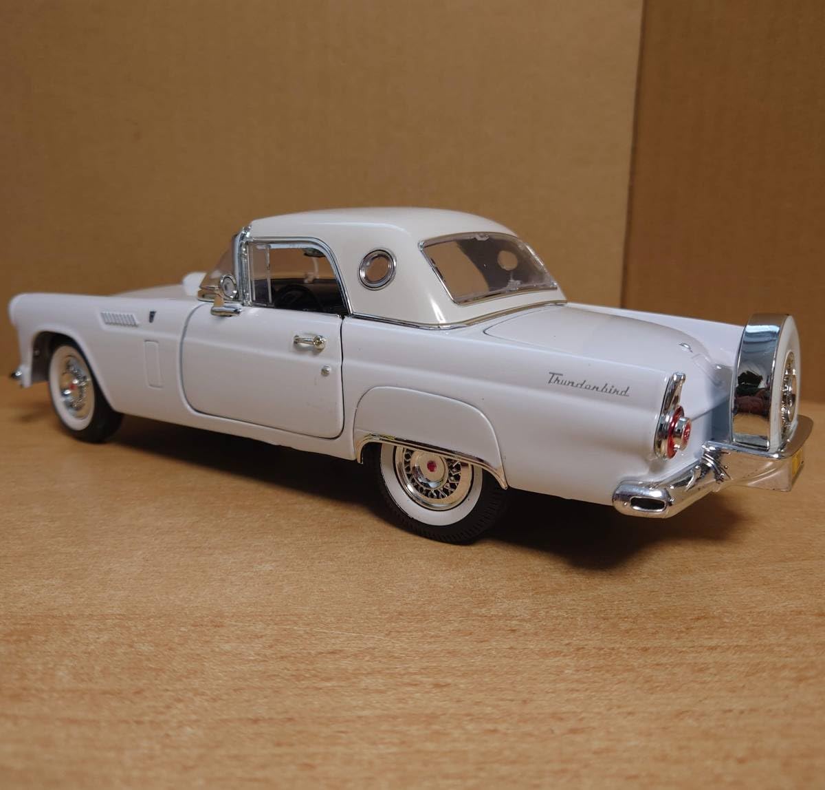 1/18 フォード サンダーバード オープンクーペ レッド 1956 Ford