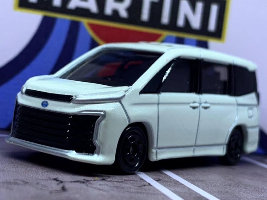 ヴォクシー90 ミニカー Amazon | トヨタ 新型 90 ヴォクシー 白 カラーサンプル 1台