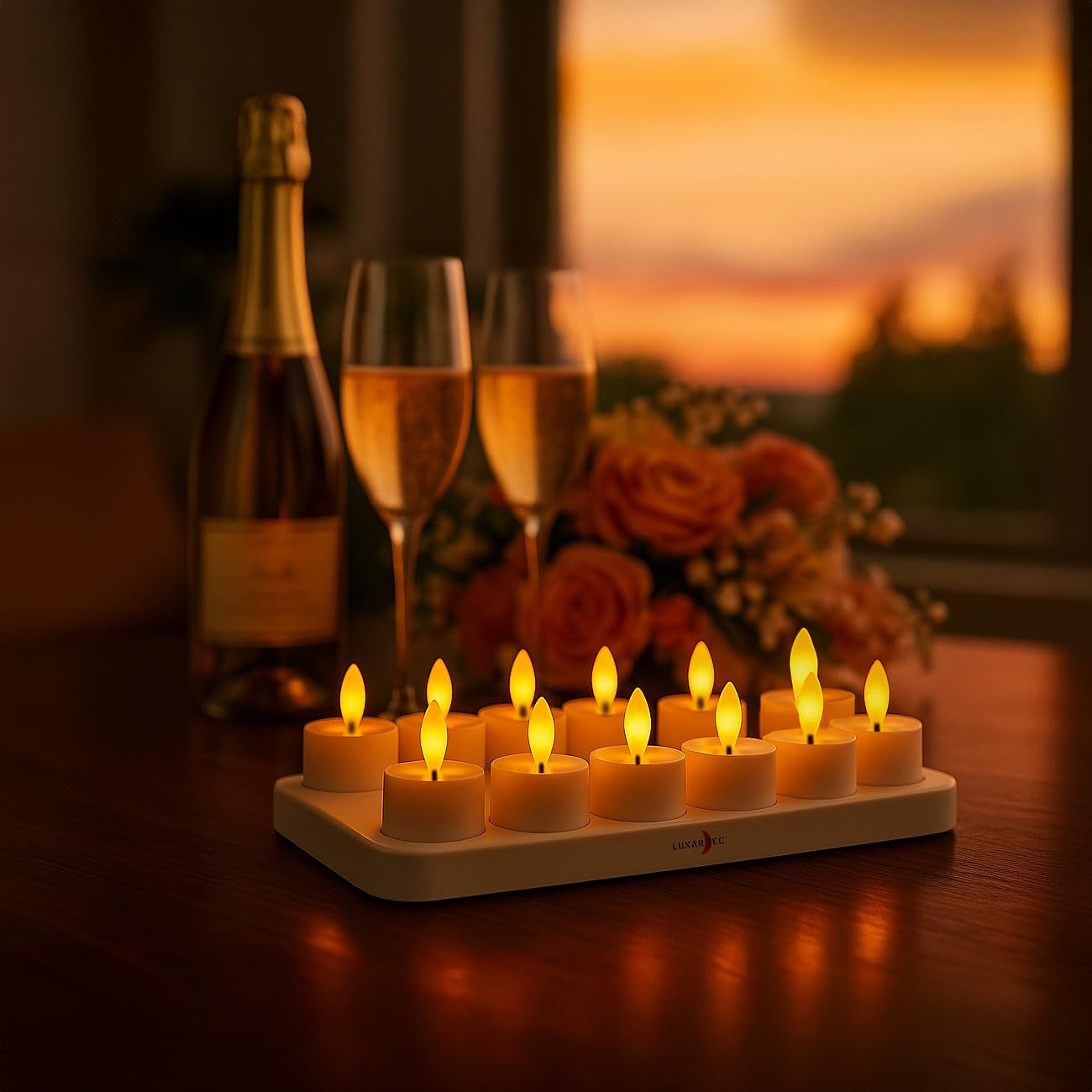 Lunartec aufladbare Teelichter: 12er-Set LED-Akku-Teelichter mit USB-Ladestation, Fernbedienung, Timer (wiederaufladbare, Kerzen, Flamme)