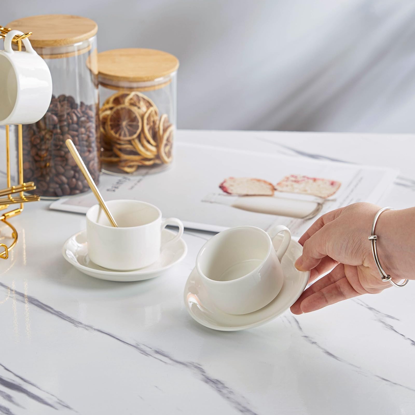 YOLIFE Espressotassen mit Untertassen, 70 ml, 6 Stück, mit goldfarbenem Metallständer | Kaffee stapelbare Espressotassen, Keramik Expresso Shots Tasse mit Ständer & Untertassen, Weiß