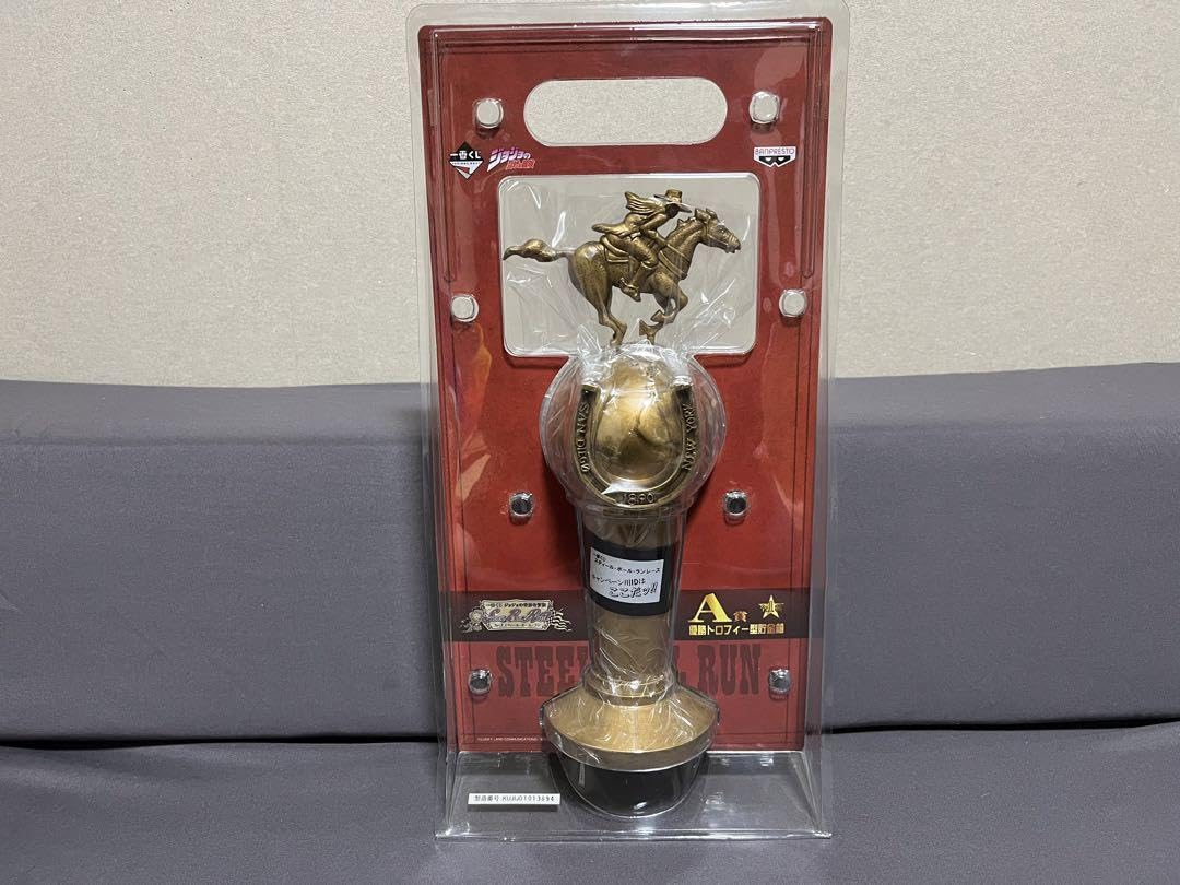 ジョジョの奇妙な冒険　一番くじ　A賞　トロフィー型貯金箱　スティールボールラン Amazon.co.jp: スティール・ボール・ラン 優勝トロフィー型貯金