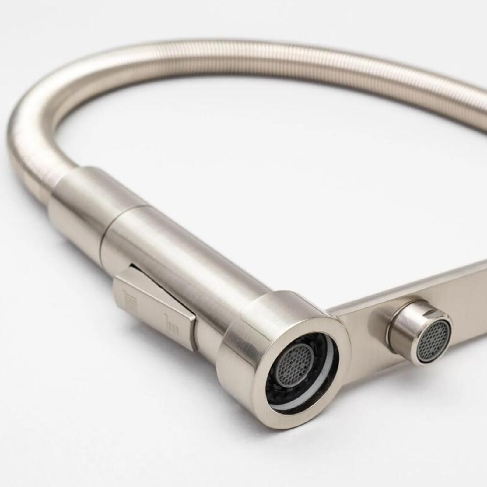 Grifo de Cocina de 3 vías extraíble de latón con Doble manija Flexible y Acabado Cepillado.