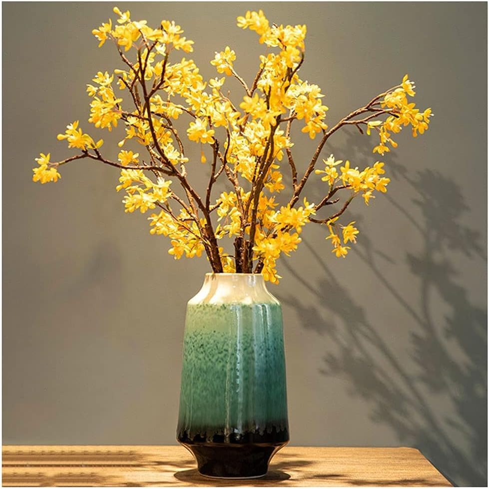 Fleurs artificielles d'hiver pour égayer le balcon et la table à manger