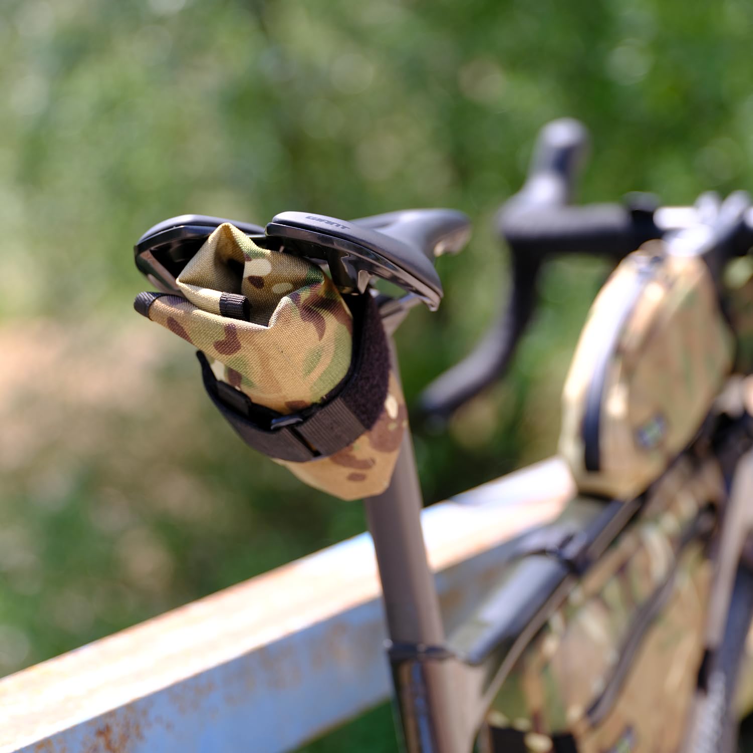 アクセサリー Multicam Cycling Waterproof Saddle Bag Multicam Cycling Waterproof Saddle Bag