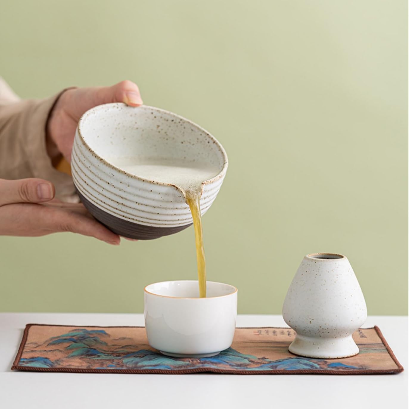 Matcha Kit 8 Pezzi, Matcha Cerimoniale, Ciotola Matcha, Frusta Matcha in Bambù 80 Denti, Supporto Chasen in Ceramica, Set Matcha per Principianti Regalo (marrone)