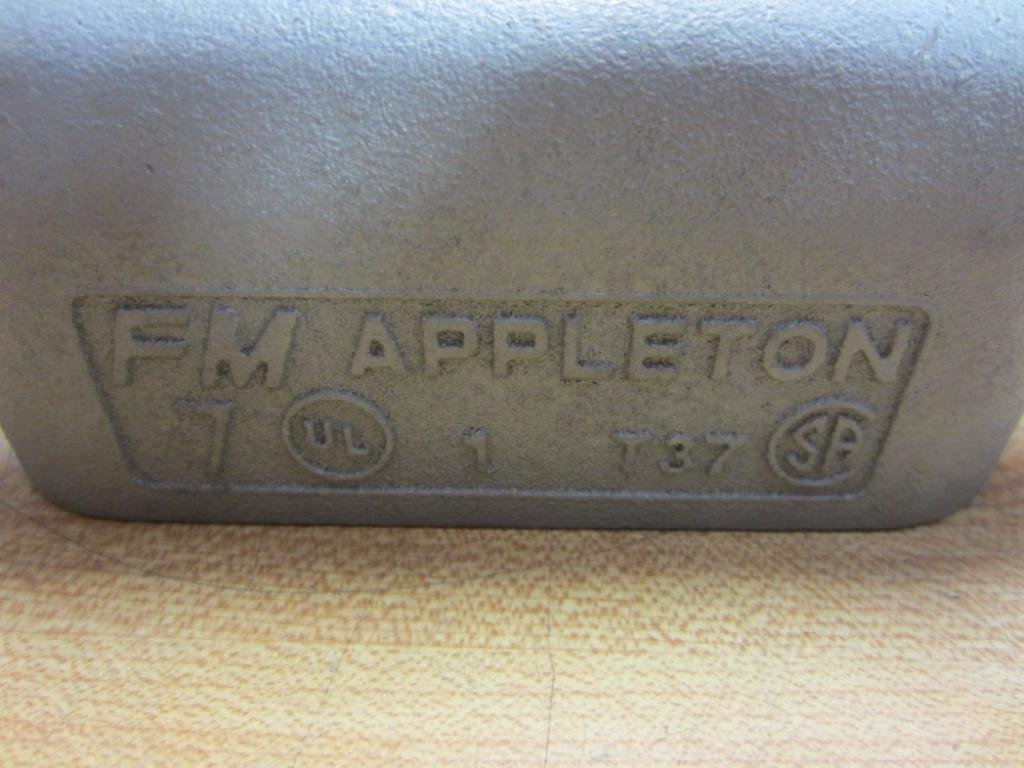 Appleton APP T37 APPT37 Grayloy FM7 Conduit Body 1" (Pack of 3)