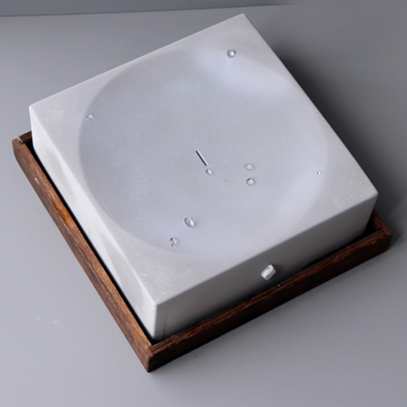 Automatisches Katzenspielzeug mit Wassertropfen, elektrischer Katzenspielzeug, Moderne Skulptur fließenden Wassers, für Wohnungskatzen und Hunde, Büro, Wohnzimmer (A Plug in)