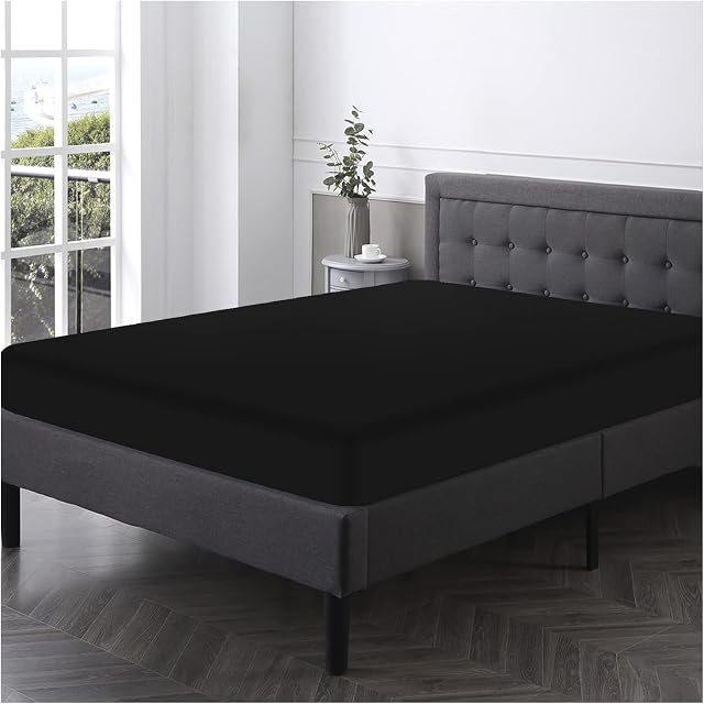 GC GAVENO CAVAILIA Polycotton Plain Fitted Sheets Double, Breathable Elastic Pocket Bottom Sheet, Machine Washable, Black
