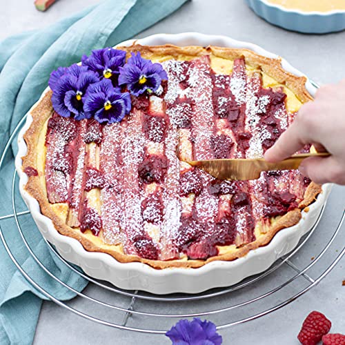 Foto von MÄSER 931980 Kitchen Time, Tarteform, Quicheform, Obstkuchenform, kratz- und schnittfest, runde Backform mit Wellenrand, Ø 27 cm, Keramik, Weiß